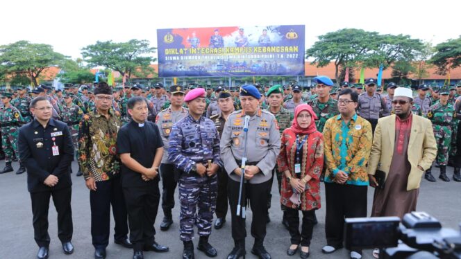 
 Kalemdiklat Polri Hadiri Penutupan Diklat Integrasi Kampus Kebangsaan TNI dan Polri TA 2022