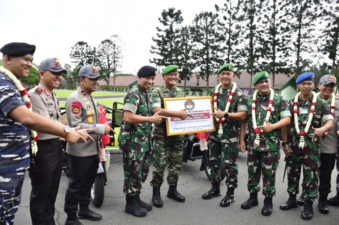 
 Penyambutan Reuni Perak 25 Tahun Alumni Akabri 1997 ‘Wira Sakti’ di Akademi Militer