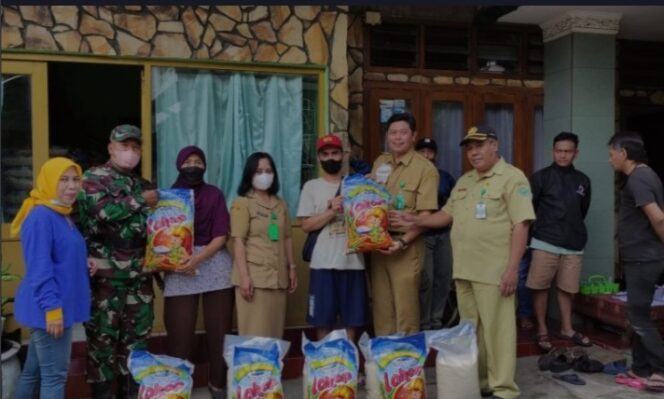 
 Babinsa Jajaran Koramil Lowokwaru Pantau Penyaluran BPNTD untuk Masyarakat