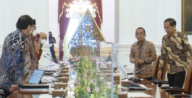 
 Presiden Jokowi Bertemu Perwakilan Industri Jasa Keuangan di Istana Merdeka