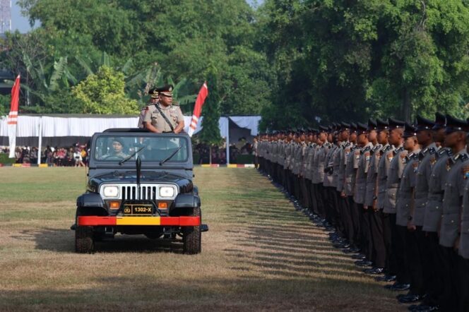 
 Karoops Polda Jatim memimpin upacara Penutupan, Pelantikan Serta Pengambilan Sumpah Pendidikan Pembentukan Bintara Polri Gelombang I T.A 2023.