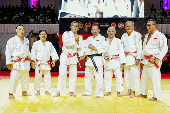 
 Polri menggelar kejuaraan Judo Kapolri Cup dalam rangka memperingati Hari Bhayangkara ke-77 di Padepokan Pencak Silat TMII.