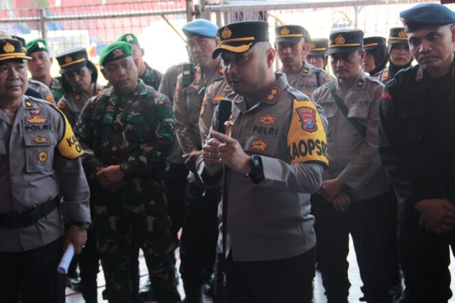 
 Kapolres Kediri Kota AKBP Teddy Chandra, S.I.K., M.Si., beri apresiasi terhadap keberhasilan pada pengamanan pertandingan sepak bola BRI Liga 1 antara Persik Kediri VS Arema malang.