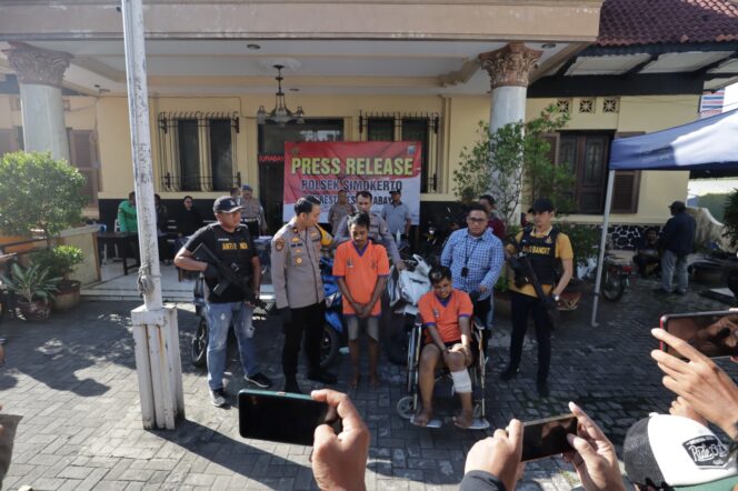 
 IB dan AH, Bandit curanmor 11 TKP yang ditembak kakinya oleh Tim Anti Bandit Polrestabes Surabaya.