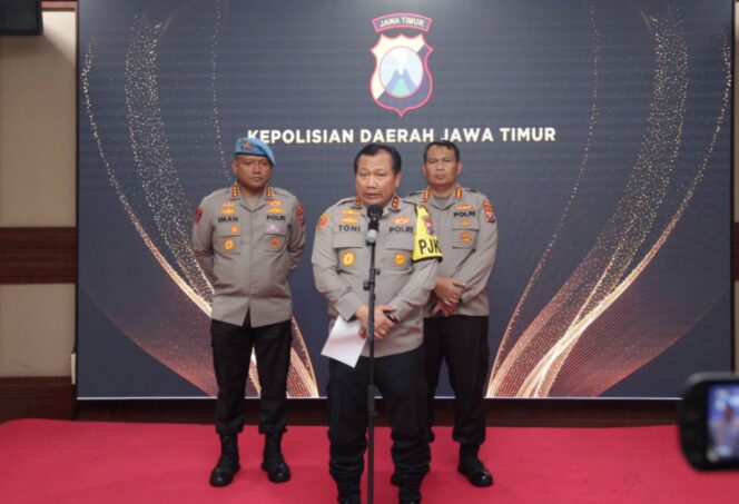 
 Kapolda Jawa Timur Irjen Pol.Dr.Toni Harmanto, M.H., saat menyampaikan Pengamanan Operasi Aman Suro 2023.