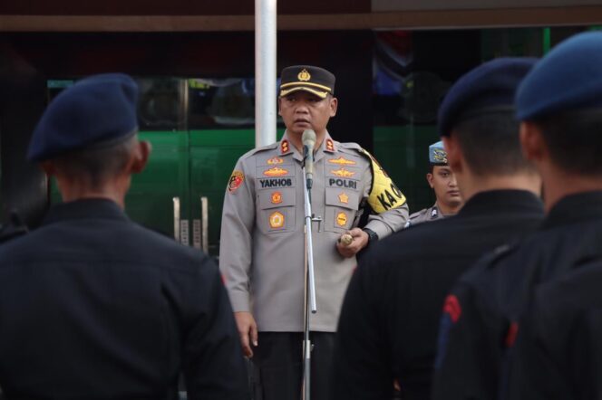 
 Kapolres Lamongan AKBP Yakhob Silvana Delareskha, S.I.K., M.Si.,  memberikan keterangan terkait situasi Lamongan saat terjadi gesekan antar pesilat.