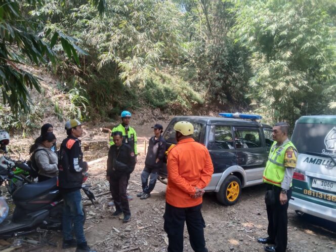 
 Polres Malang bersama Tim SAR gabungan telah menemukan seorang pengunjung wisata yang tersesat di lereng Gunung Budug Asu.