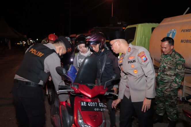 
 Polres Ponorogo melakukan penyekatan di wilayah perbatasan antisipasi kegiatan Suran Agung PSHW TM yang digelar di Kota Madiun.