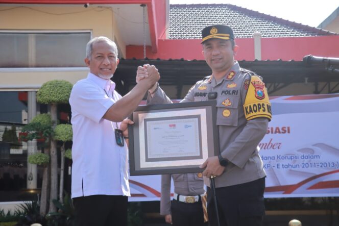 
 Sukses Ungkap Korupsi Dana KKP, Polres Jember Raih Penghargaan Kepala Cabang BRI