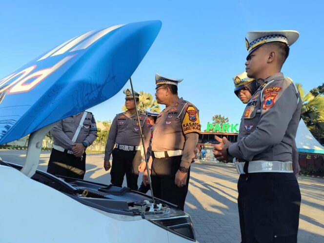 
 Polres Blitar Lakukan Pengecekan Ranmor Dinas dan Simulasi Patwal Pengamanan Pilkada Serentak 2024