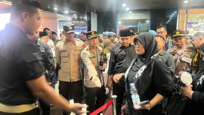 
 Polres Mojokerto Libatkan Personel Gabungan,Debat Pamungkas Pilkada 2024 Berjalan Aman