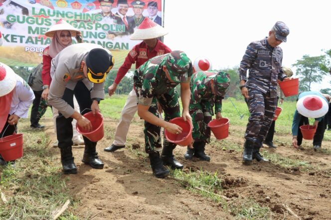 
 Polresta Banyuwangi Gelorakan Swasembada Pangan Sukseskan Asta Cita